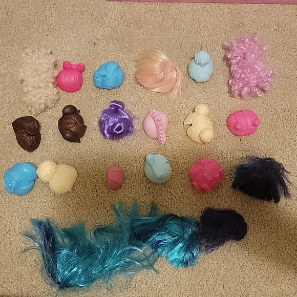 Large Lot of 32 LOL Surprise Dolls, 9 Babies, 42 Cups, 19 Pets and more - Picture 3 of 4
